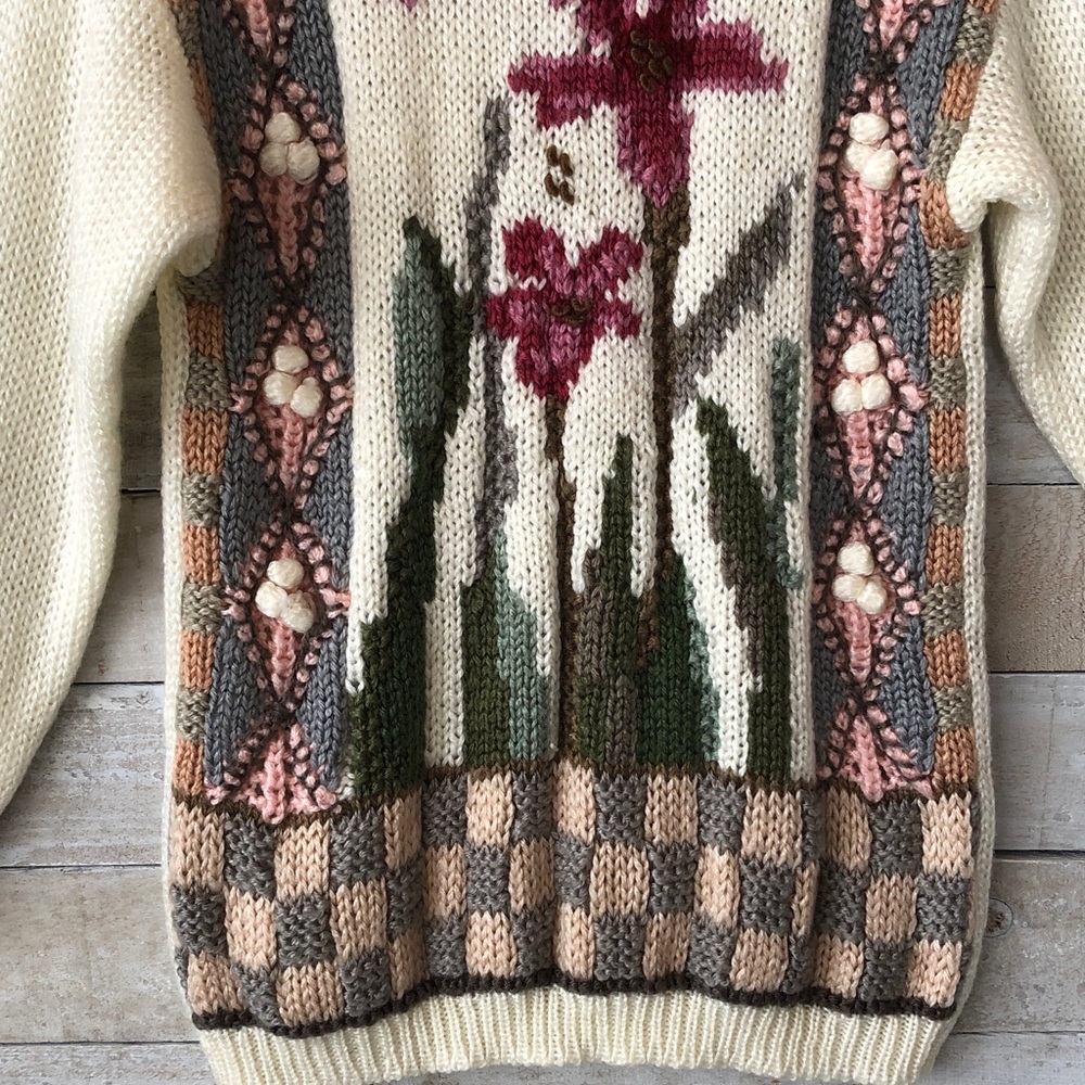 Floral hand knit sweater - Picture 5 of 7